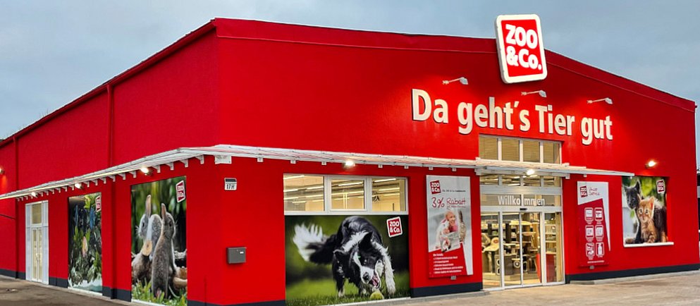 Außenansicht der neu eröffneten ZOO & Co.-Filiale in Schmalkalden