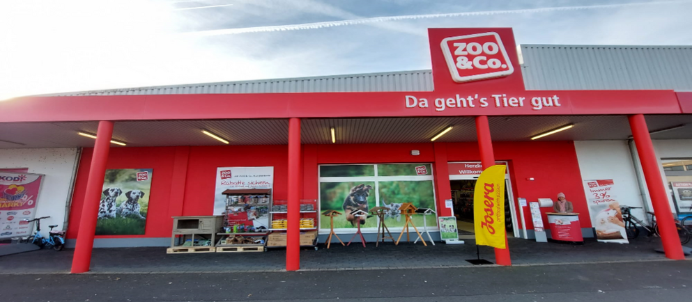 Außenansicht des neu eröffneten ZOO & Co.-Fachmarkts in Hainburg