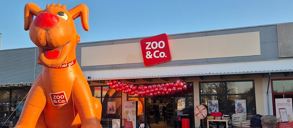 Außenansicht des neuen ZOO & Co.-Marktes in Eschborn