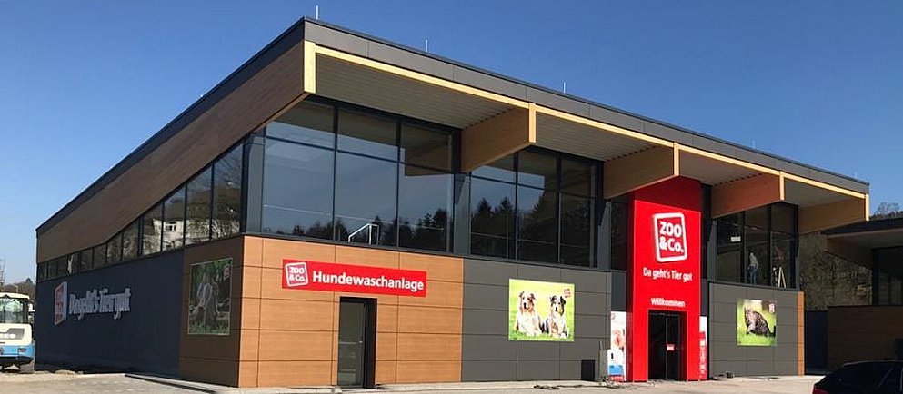 Außenansicht eines ZOO & Co.-Ladengeschäfts in Gummersbach.