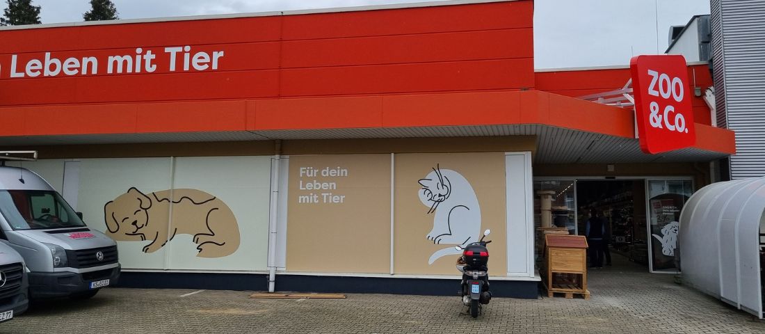 Außenansicht des neuen ZOO & Co.-Fachmarkts in Langenfeld