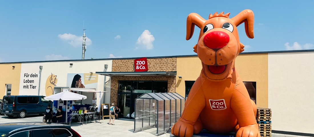 Ansicht des Eingangsbereichs des neuen ZOO & Co.-Fachmarkts in Rommerskirchen