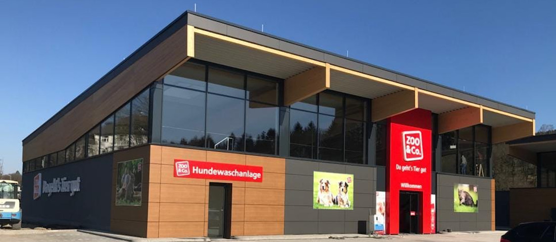 Außenansicht eines ZOO & Co.-Ladengeschäfts in Gummersbach.